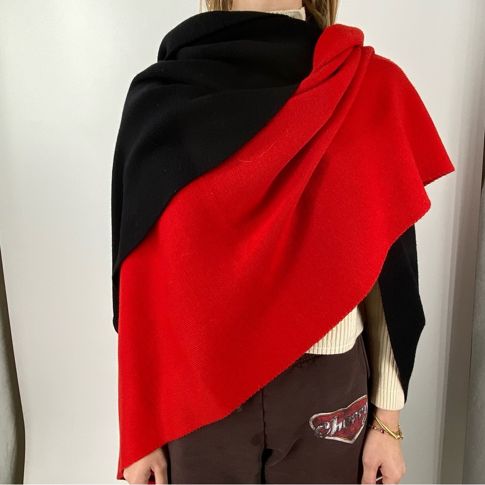 Henri Bendel Bold Wool Cape Red‎ and Black Vintage